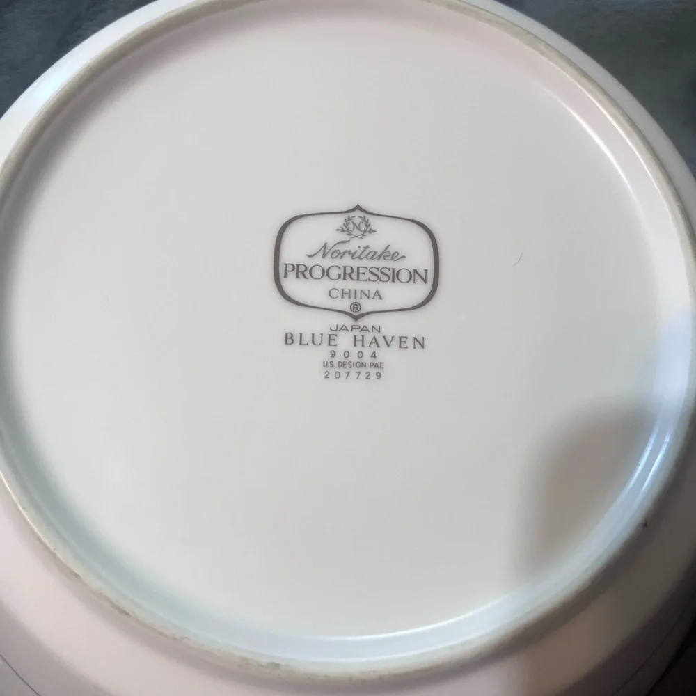 NORITAKE BLUE HAVEN VINTAGE SERVING BOWL 8.5 “ progression china